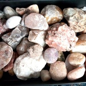 Assortment of natural quarts